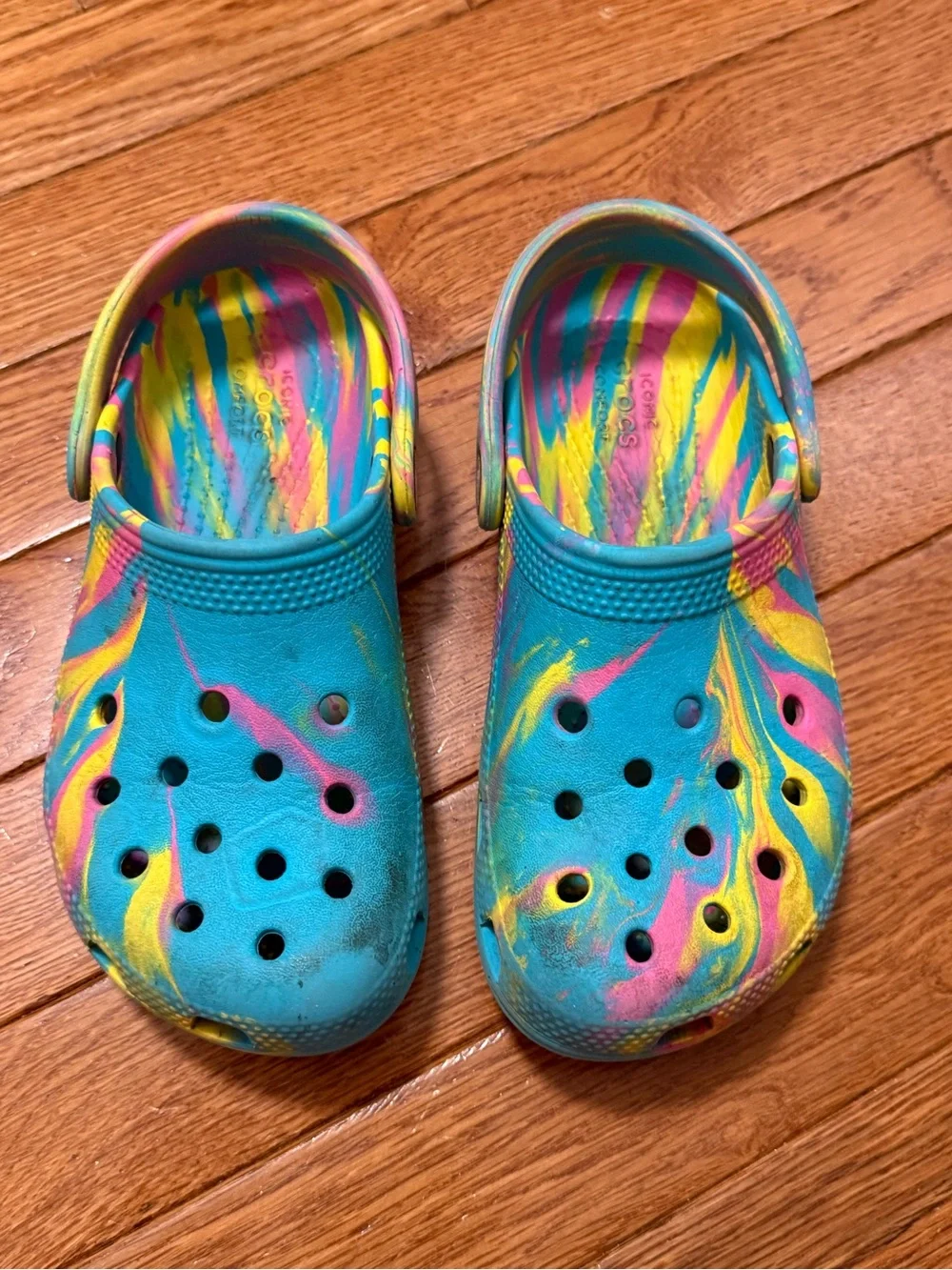 CROCS Kids Classic Clog in Turquoise with Neon Swirl